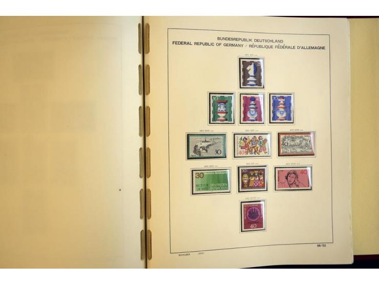 1945/85, umfangreicher ungebrauchter/postfrischer und gestempelter Bestand mit vielen besseren Werten und Ausgaben, teils meh
