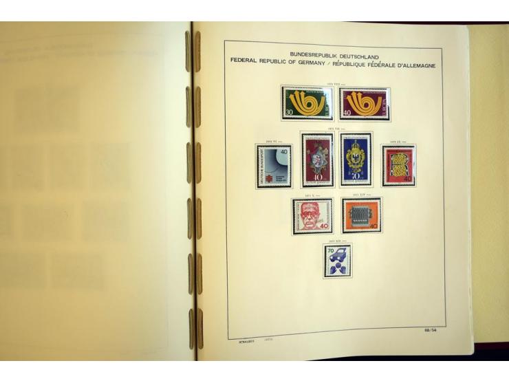 1945/85, umfangreicher ungebrauchter/postfrischer und gestempelter Bestand mit vielen besseren Werten und Ausgaben, teils meh