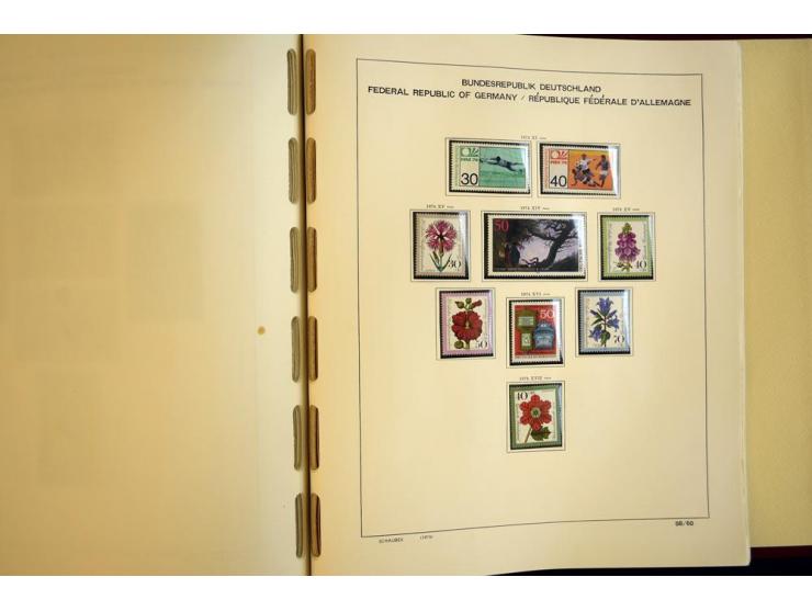 1945/85, umfangreicher ungebrauchter/postfrischer und gestempelter Bestand mit vielen besseren Werten und Ausgaben, teils meh