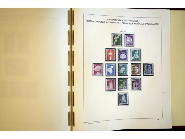 1945/85, umfangreicher ungebrauchter/postfrischer und gestempelter Bestand mit vielen besseren Werten und Ausgaben, teils meh
