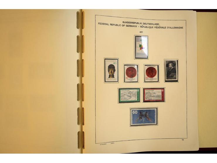 1945/85, umfangreicher ungebrauchter/postfrischer und gestempelter Bestand mit vielen besseren Werten und Ausgaben, teils meh