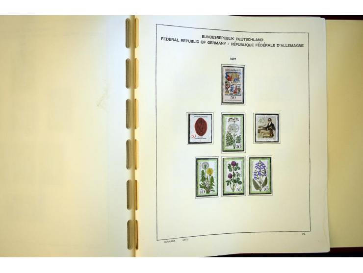 1945/85, umfangreicher ungebrauchter/postfrischer und gestempelter Bestand mit vielen besseren Werten und Ausgaben, teils meh