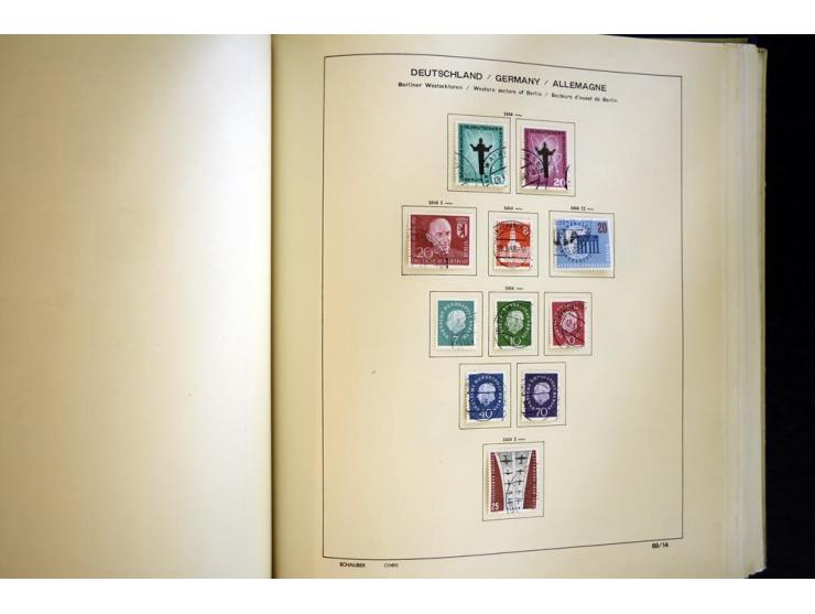 1945/85, umfangreicher ungebrauchter/postfrischer und gestempelter Bestand mit vielen besseren Werten und Ausgaben, teils meh
