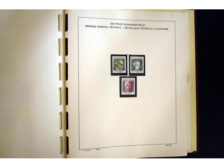 1945/85, umfangreicher ungebrauchter/postfrischer und gestempelter Bestand mit vielen besseren Werten und Ausgaben, teils meh