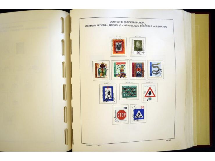1945/85, umfangreicher ungebrauchter/postfrischer und gestempelter Bestand mit vielen besseren Werten und Ausgaben, teils meh