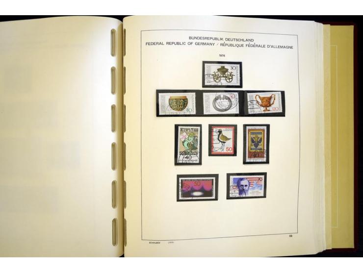 1945/85, umfangreicher ungebrauchter/postfrischer und gestempelter Bestand mit vielen besseren Werten und Ausgaben, teils meh