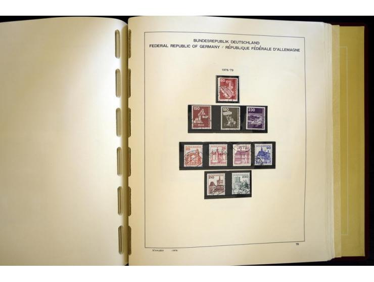 1945/85, umfangreicher ungebrauchter/postfrischer und gestempelter Bestand mit vielen besseren Werten und Ausgaben, teils meh