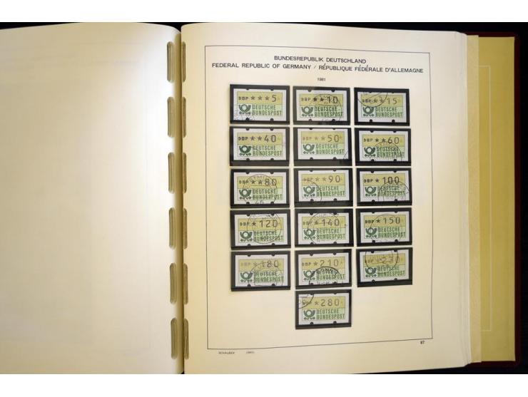 1945/85, umfangreicher ungebrauchter/postfrischer und gestempelter Bestand mit vielen besseren Werten und Ausgaben, teils meh