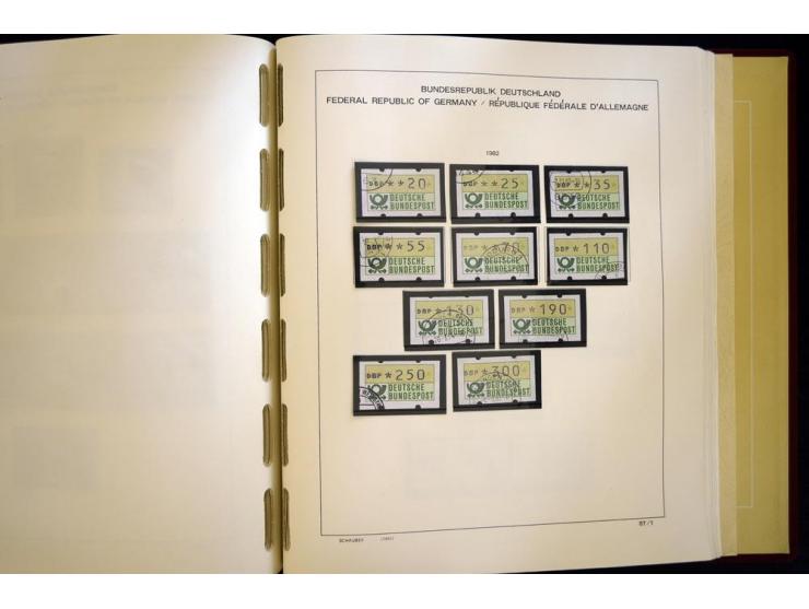 1945/85, umfangreicher ungebrauchter/postfrischer und gestempelter Bestand mit vielen besseren Werten und Ausgaben, teils meh