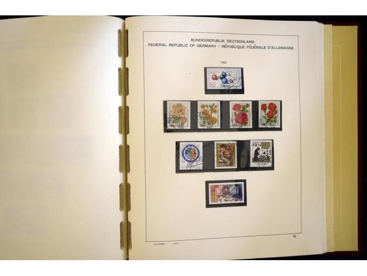 1945/85, umfangreicher ungebrauchter/postfrischer und gestempelter Bestand mit vielen besseren Werten und Ausgaben, teils meh