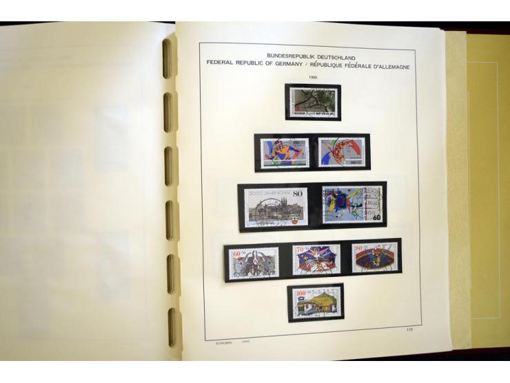 1945/85, umfangreicher ungebrauchter/postfrischer und gestempelter Bestand mit vielen besseren Werten und Ausgaben, teils meh