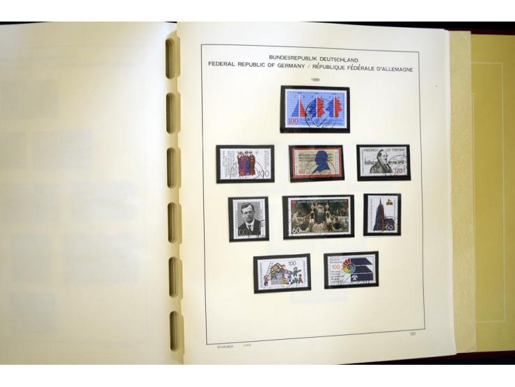 1945/85, umfangreicher ungebrauchter/postfrischer und gestempelter Bestand mit vielen besseren Werten und Ausgaben, teils meh