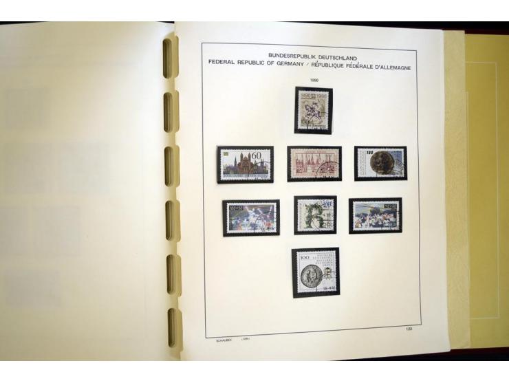 1945/85, umfangreicher ungebrauchter/postfrischer und gestempelter Bestand mit vielen besseren Werten und Ausgaben, teils meh