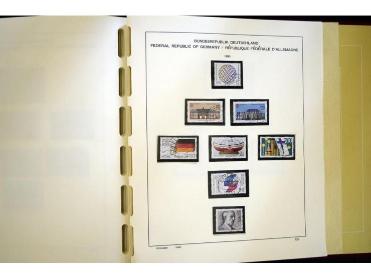 1945/85, umfangreicher ungebrauchter/postfrischer und gestempelter Bestand mit vielen besseren Werten und Ausgaben, teils meh