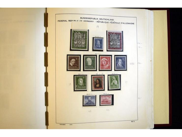 1945/85, umfangreicher ungebrauchter/postfrischer und gestempelter Bestand mit vielen besseren Werten und Ausgaben, teils meh