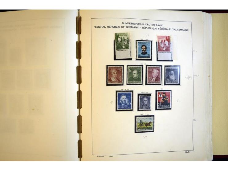 1945/85, umfangreicher ungebrauchter/postfrischer und gestempelter Bestand mit vielen besseren Werten und Ausgaben, teils meh