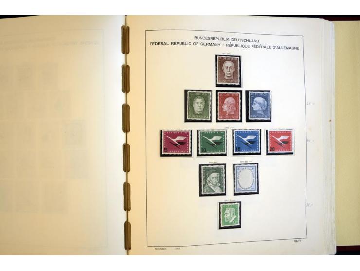 1945/85, umfangreicher ungebrauchter/postfrischer und gestempelter Bestand mit vielen besseren Werten und Ausgaben, teils meh