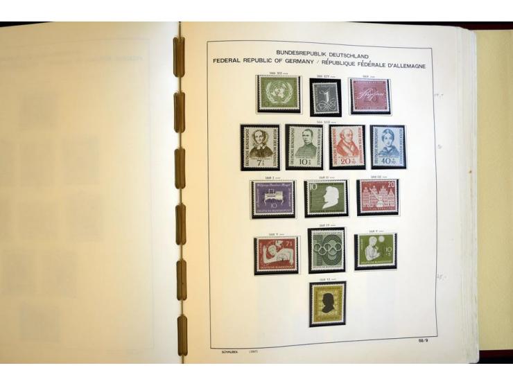 1945/85, umfangreicher ungebrauchter/postfrischer und gestempelter Bestand mit vielen besseren Werten und Ausgaben, teils meh