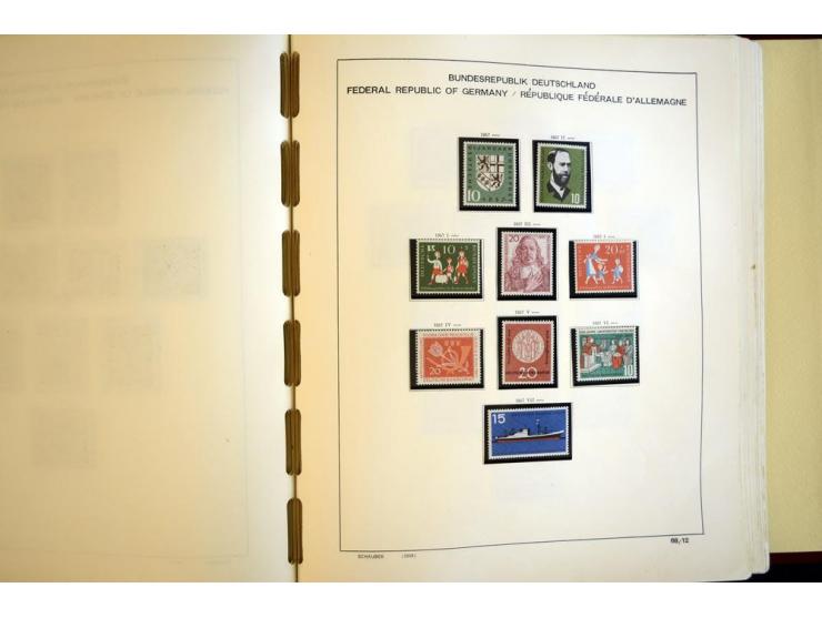1945/85, umfangreicher ungebrauchter/postfrischer und gestempelter Bestand mit vielen besseren Werten und Ausgaben, teils meh
