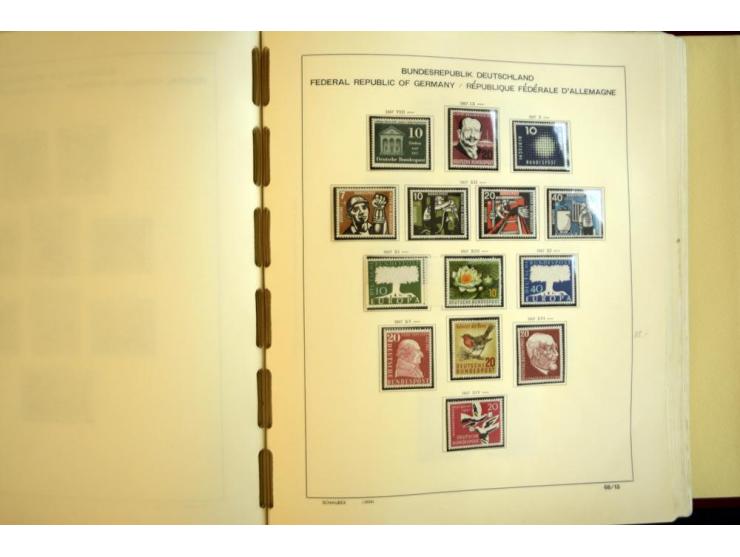 1945/85, umfangreicher ungebrauchter/postfrischer und gestempelter Bestand mit vielen besseren Werten und Ausgaben, teils meh