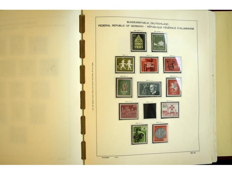 1945/85, umfangreicher ungebrauchter/postfrischer und gestempelter Bestand mit vielen besseren Werten und Ausgaben, teils meh