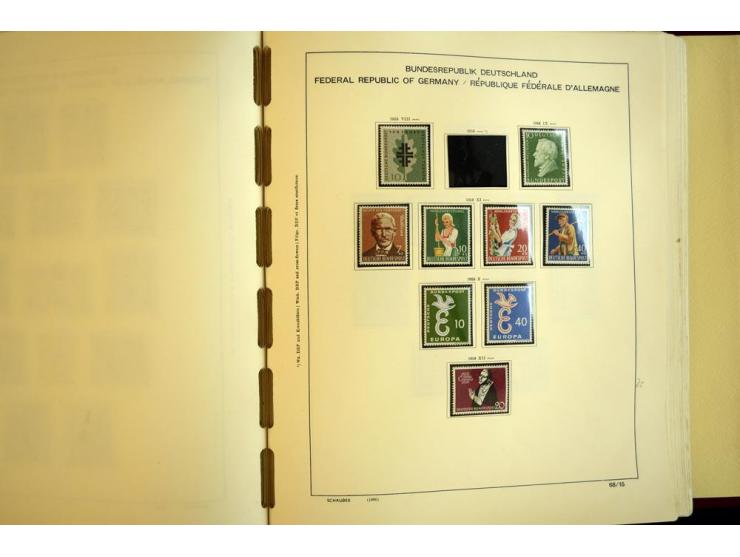 1945/85, umfangreicher ungebrauchter/postfrischer und gestempelter Bestand mit vielen besseren Werten und Ausgaben, teils meh