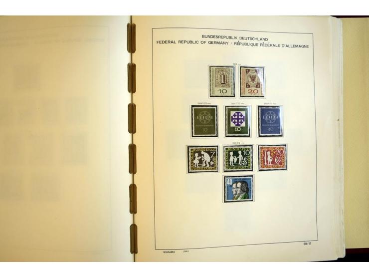 1945/85, umfangreicher ungebrauchter/postfrischer und gestempelter Bestand mit vielen besseren Werten und Ausgaben, teils meh