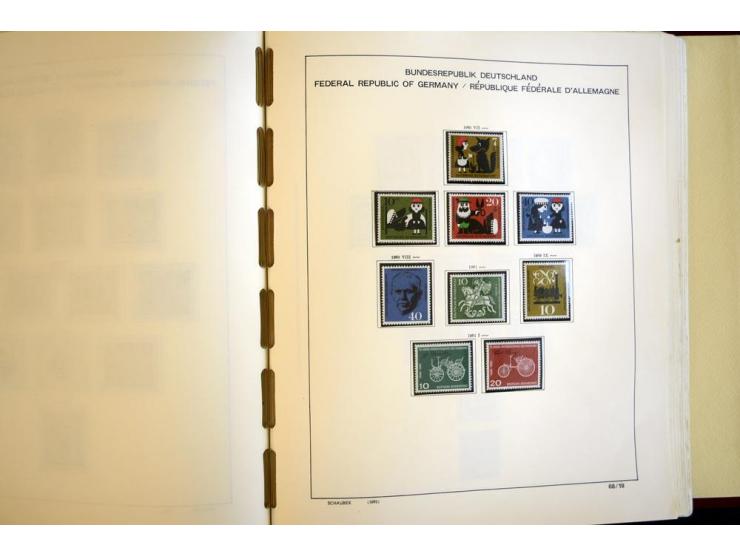 1945/85, umfangreicher ungebrauchter/postfrischer und gestempelter Bestand mit vielen besseren Werten und Ausgaben, teils meh
