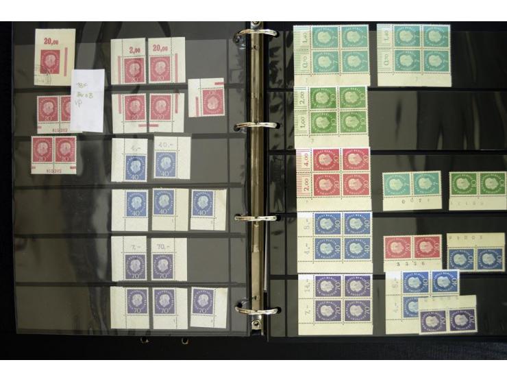 1948/90, postfrische Spezialsammlung, fast ausschließlich Rand- und vor allem Eckrandstücke, dabei auch Paare und 4er-Blocks,