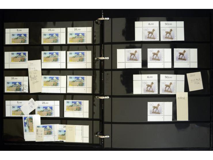 1948/90, postfrische Spezialsammlung, fast ausschließlich Rand- und vor allem Eckrandstücke, dabei auch Paare und 4er-Blocks,