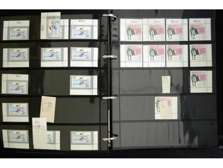 1948/90, postfrische Spezialsammlung, fast ausschließlich Rand- und vor allem Eckrandstücke, dabei auch Paare und 4er-Blocks,