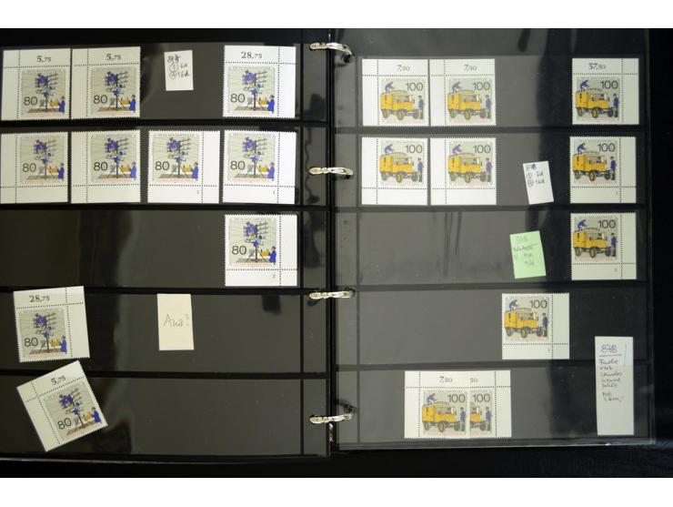 1948/90, postfrische Spezialsammlung, fast ausschließlich Rand- und vor allem Eckrandstücke, dabei auch Paare und 4er-Blocks,