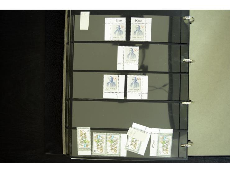 1948/90, postfrische Spezialsammlung, fast ausschließlich Rand- und vor allem Eckrandstücke, dabei auch Paare und 4er-Blocks,