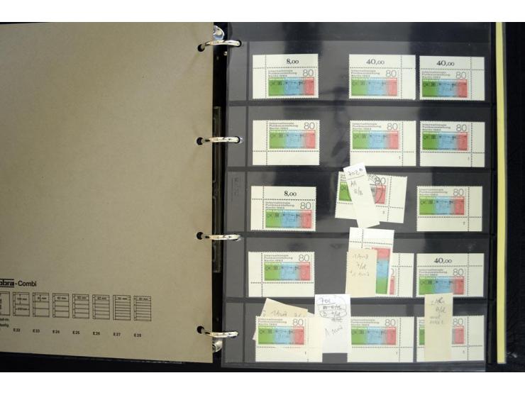 1948/90, postfrische Spezialsammlung, fast ausschließlich Rand- und vor allem Eckrandstücke, dabei auch Paare und 4er-Blocks,