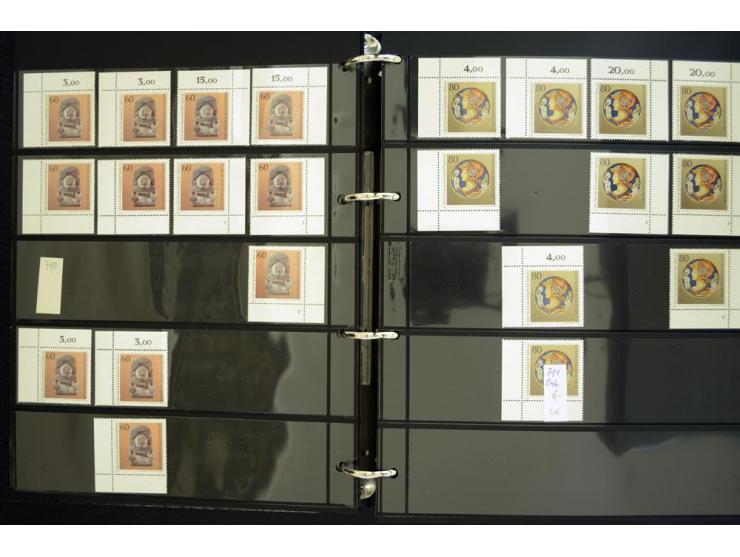 1948/90, postfrische Spezialsammlung, fast ausschließlich Rand- und vor allem Eckrandstücke, dabei auch Paare und 4er-Blocks,