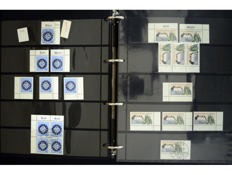 1948/90, postfrische Spezialsammlung, fast ausschließlich Rand- und vor allem Eckrandstücke, dabei auch Paare und 4er-Blocks,