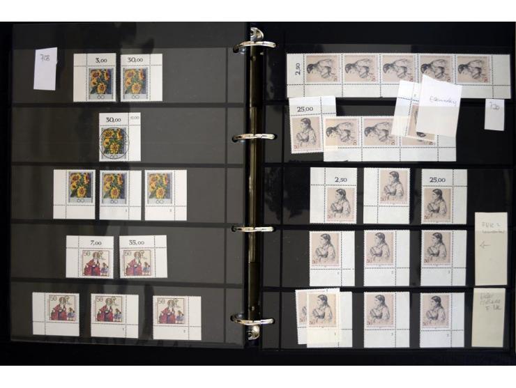 1948/90, postfrische Spezialsammlung, fast ausschließlich Rand- und vor allem Eckrandstücke, dabei auch Paare und 4er-Blocks,