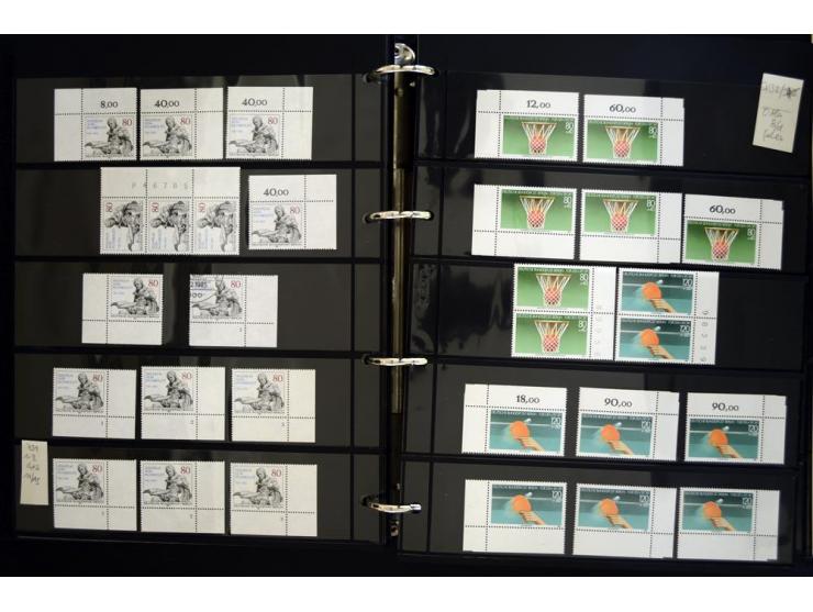 1948/90, postfrische Spezialsammlung, fast ausschließlich Rand- und vor allem Eckrandstücke, dabei auch Paare und 4er-Blocks,