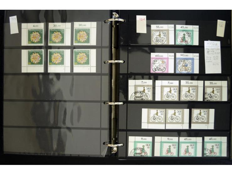 1948/90, postfrische Spezialsammlung, fast ausschließlich Rand- und vor allem Eckrandstücke, dabei auch Paare und 4er-Blocks,