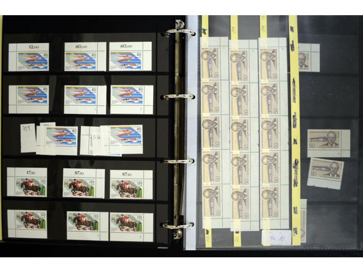 1948/90, postfrische Spezialsammlung, fast ausschließlich Rand- und vor allem Eckrandstücke, dabei auch Paare und 4er-Blocks,