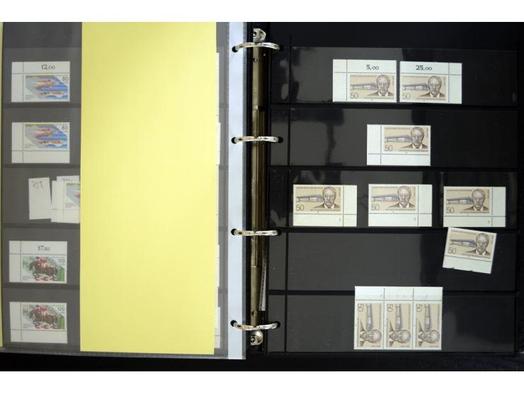 1948/90, postfrische Spezialsammlung, fast ausschließlich Rand- und vor allem Eckrandstücke, dabei auch Paare und 4er-Blocks,