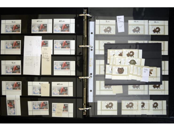 1948/90, postfrische Spezialsammlung, fast ausschließlich Rand- und vor allem Eckrandstücke, dabei auch Paare und 4er-Blocks,