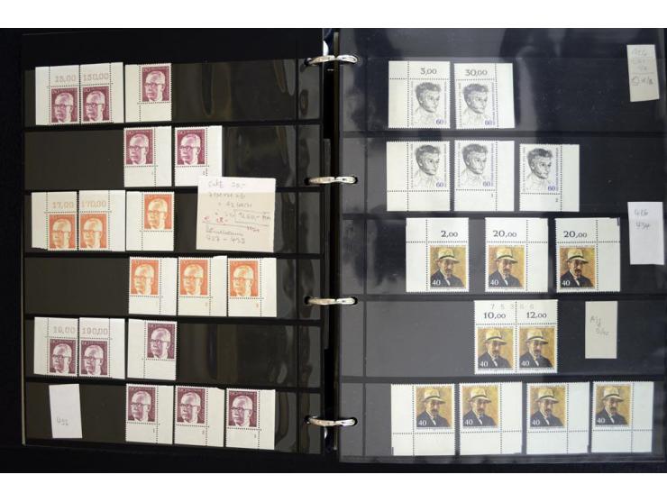 1948/90, postfrische Spezialsammlung, fast ausschließlich Rand- und vor allem Eckrandstücke, dabei auch Paare und 4er-Blocks,