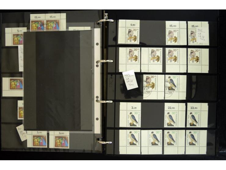 1948/90, postfrische Spezialsammlung, fast ausschließlich Rand- und vor allem Eckrandstücke, dabei auch Paare und 4er-Blocks,