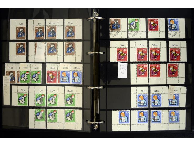1948/90, postfrische Spezialsammlung, fast ausschließlich Rand- und vor allem Eckrandstücke, dabei auch Paare und 4er-Blocks,