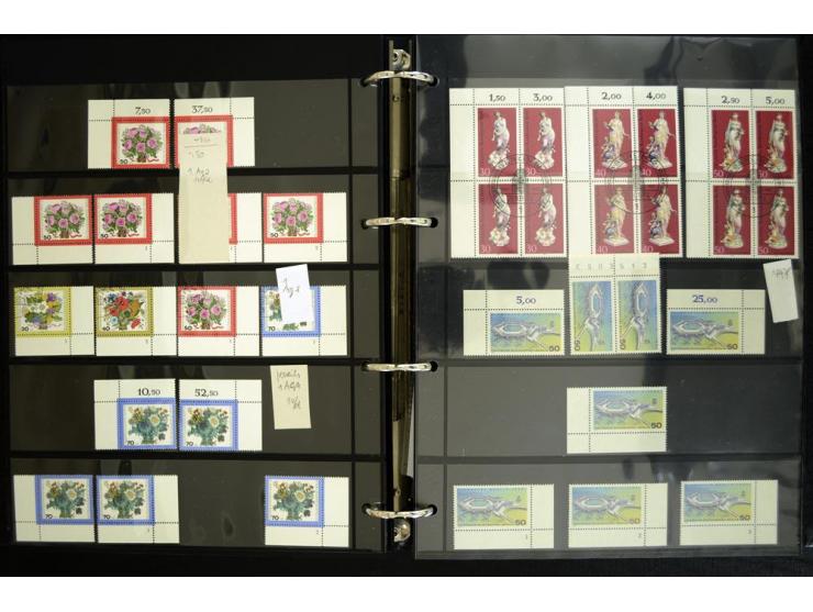 1948/90, postfrische Spezialsammlung, fast ausschließlich Rand- und vor allem Eckrandstücke, dabei auch Paare und 4er-Blocks,