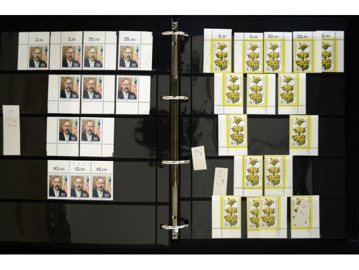 1948/90, postfrische Spezialsammlung, fast ausschließlich Rand- und vor allem Eckrandstücke, dabei auch Paare und 4er-Blocks,