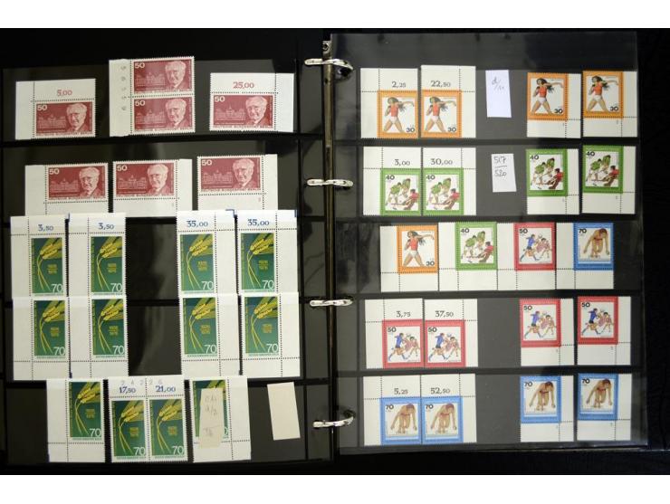 1948/90, postfrische Spezialsammlung, fast ausschließlich Rand- und vor allem Eckrandstücke, dabei auch Paare und 4er-Blocks,