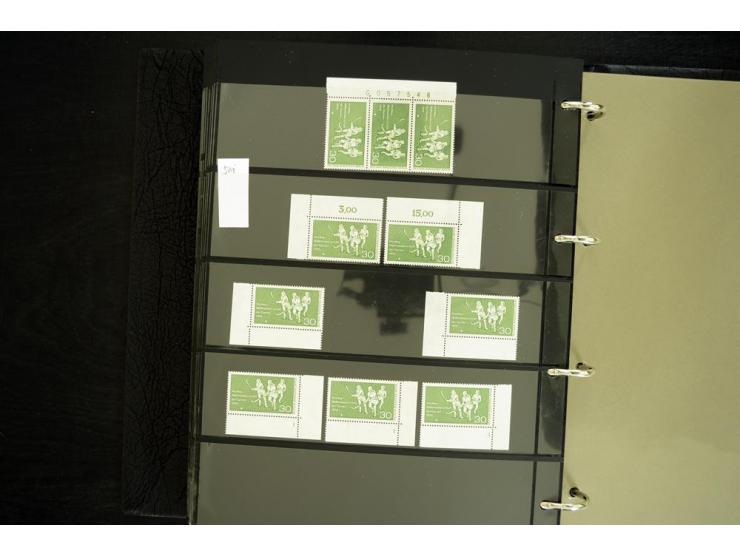 1948/90, postfrische Spezialsammlung, fast ausschließlich Rand- und vor allem Eckrandstücke, dabei auch Paare und 4er-Blocks,