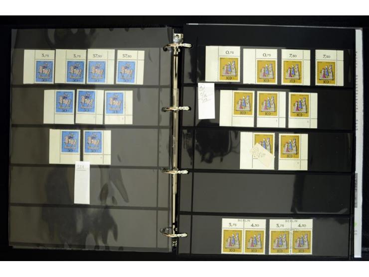1948/90, postfrische Spezialsammlung, fast ausschließlich Rand- und vor allem Eckrandstücke, dabei auch Paare und 4er-Blocks,